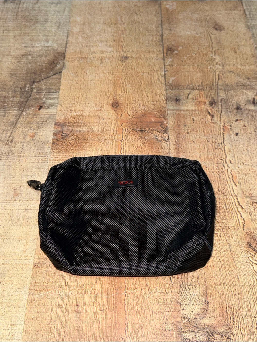 TUMI Travel Toiletry Bag Pouch Small Zippered 7x4.5”
Excellent condition
No sig